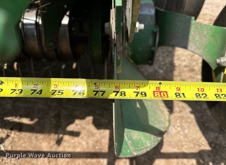 image for item NR9830 2013 John Deere 569 MegaWidePlus round baler