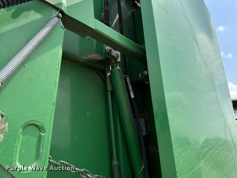 image for item NR9830 2013 John Deere 569 MegaWidePlus round baler