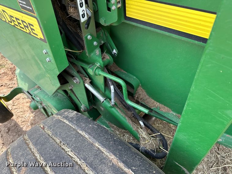 image for item NR9830 2013 John Deere 569 MegaWidePlus round baler