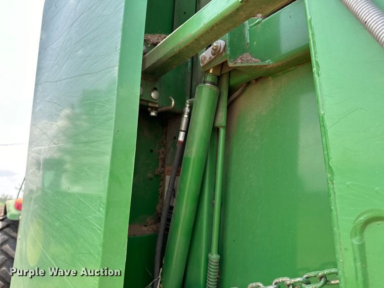 image for item NR9830 2013 John Deere 569 MegaWidePlus round baler