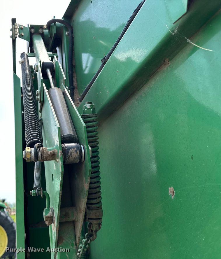 image for item NR9830 2013 John Deere 569 MegaWidePlus round baler