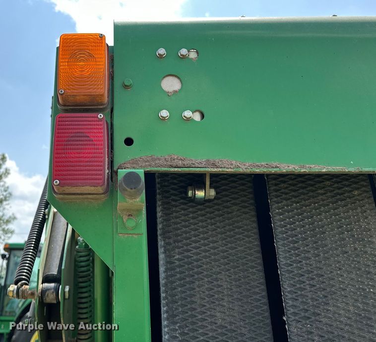 image for item NR9830 2013 John Deere 569 MegaWidePlus round baler