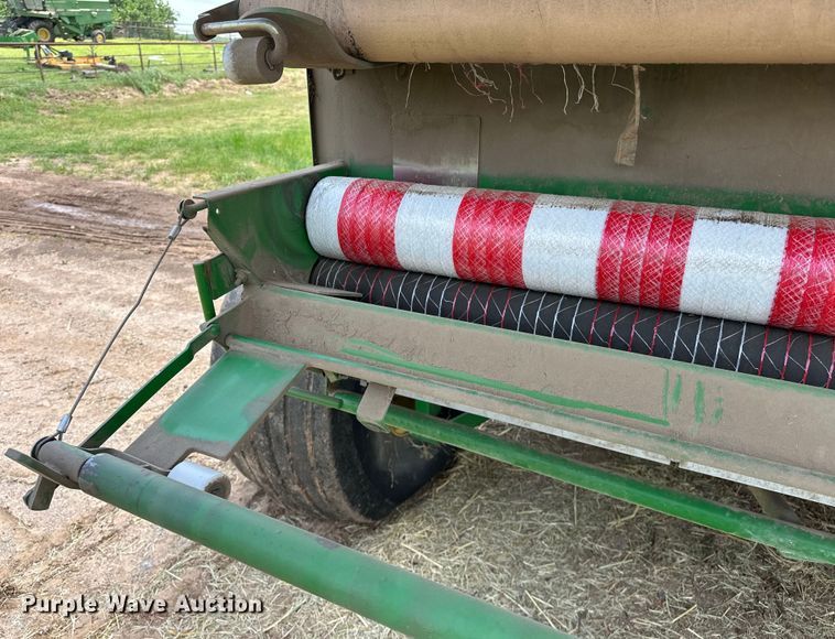 image for item NR9830 2013 John Deere 569 MegaWidePlus round baler