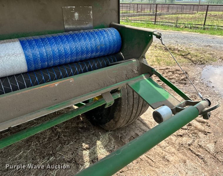 image for item NR9830 2013 John Deere 569 MegaWidePlus round baler