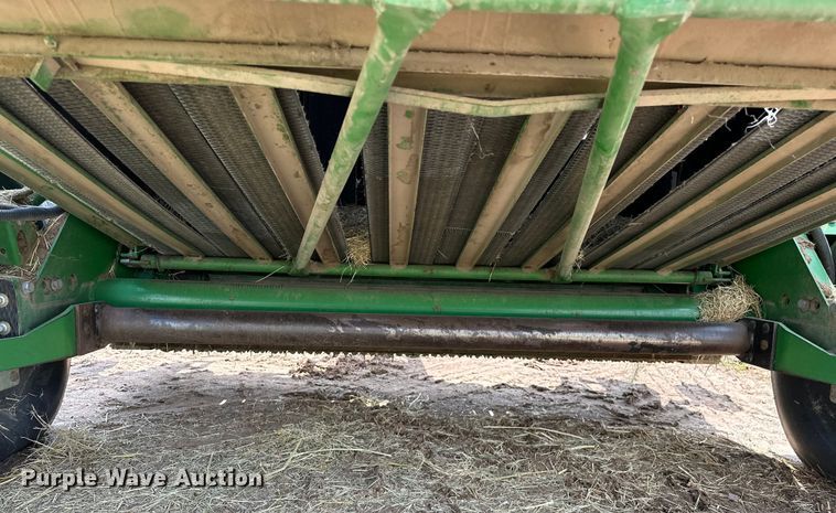 image for item NR9830 2013 John Deere 569 MegaWidePlus round baler