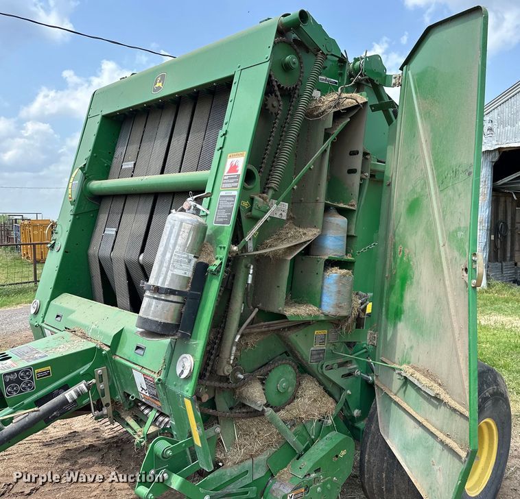 image for item NR9830 2013 John Deere 569 MegaWidePlus round baler