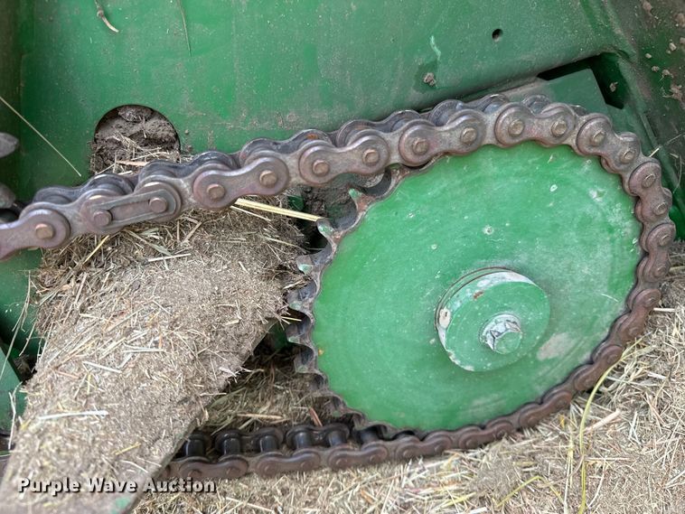 image for item NR9830 2013 John Deere 569 MegaWidePlus round baler
