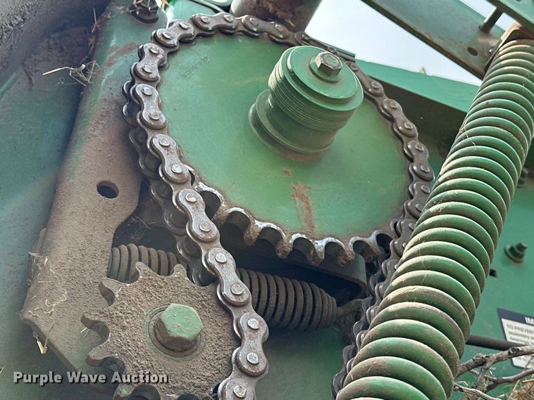 image for item NR9830 2013 John Deere 569 MegaWidePlus round baler