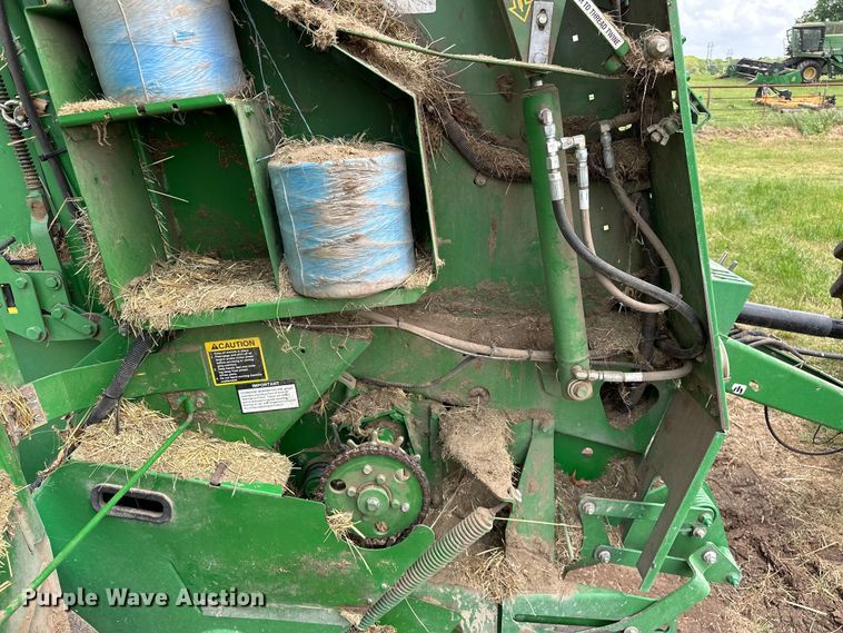 image for item NR9830 2013 John Deere 569 MegaWidePlus round baler