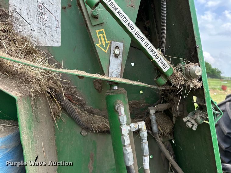 image for item NR9830 2013 John Deere 569 MegaWidePlus round baler