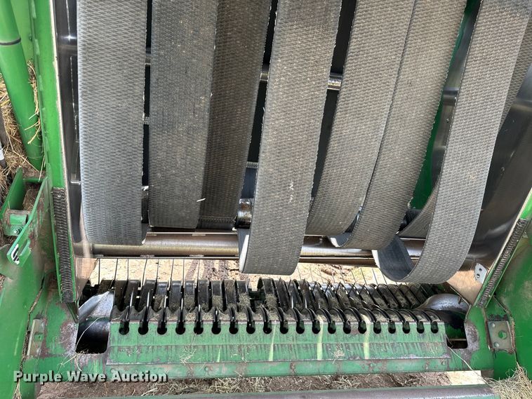 image for item NR9830 2013 John Deere 569 MegaWidePlus round baler