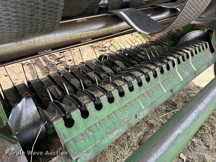 image for item NR9830 2013 John Deere 569 MegaWidePlus round baler