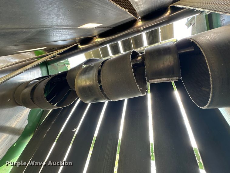 image for item NR9830 2013 John Deere 569 MegaWidePlus round baler