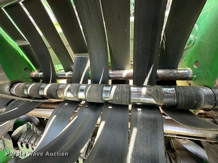 image for item NR9830 2013 John Deere 569 MegaWidePlus round baler