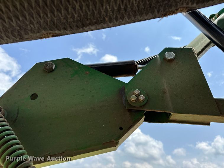 image for item NR9830 2013 John Deere 569 MegaWidePlus round baler