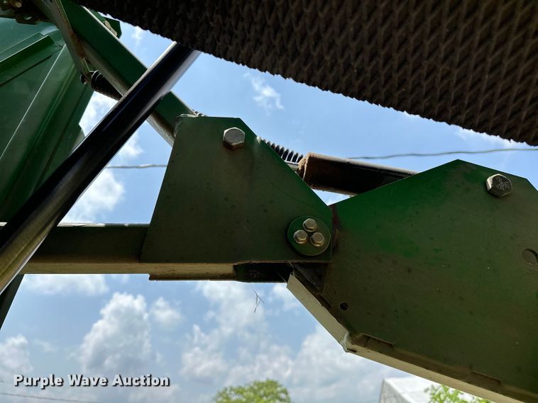 image for item NR9830 2013 John Deere 569 MegaWidePlus round baler