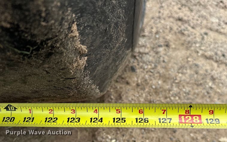 image for item NR9830 2013 John Deere 569 MegaWidePlus round baler