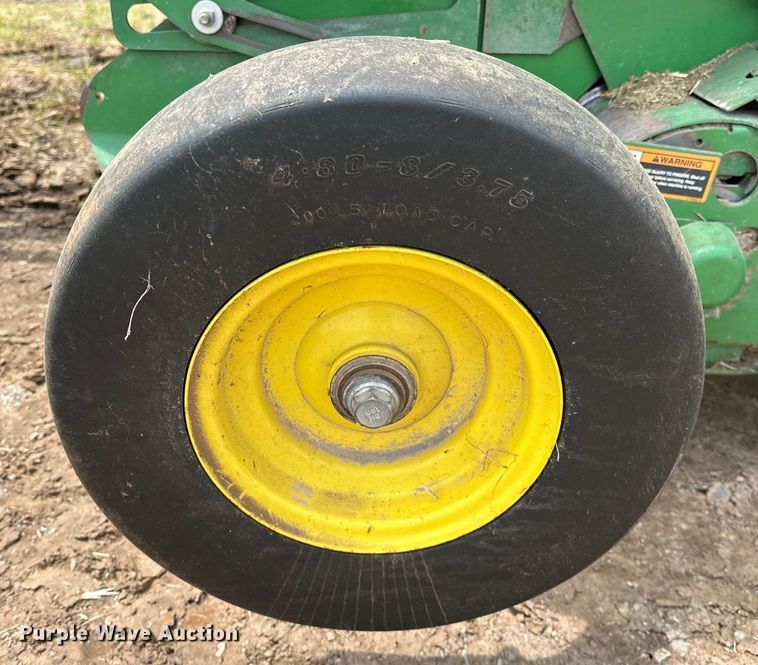 image for item NR9830 2013 John Deere 569 MegaWidePlus round baler