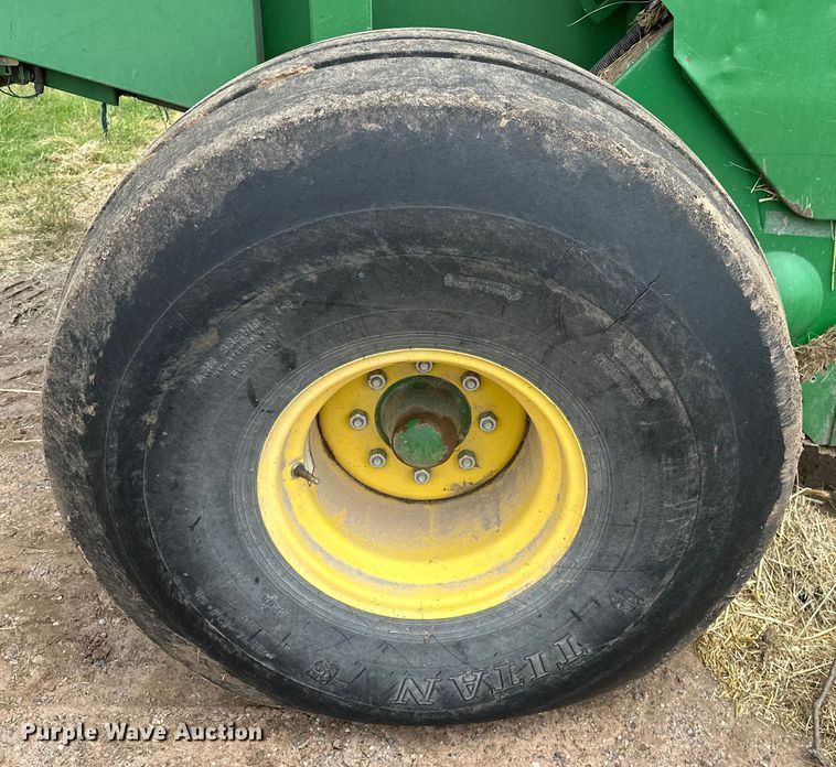 image for item NR9830 2013 John Deere 569 MegaWidePlus round baler