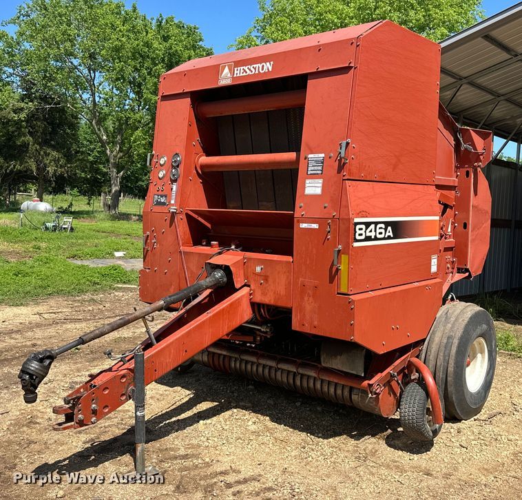 image for item NR9866 Hesston 846A round baler
