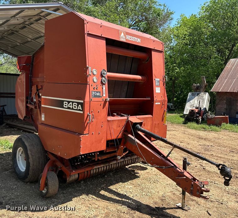 image for item NR9866 Hesston 846A round baler