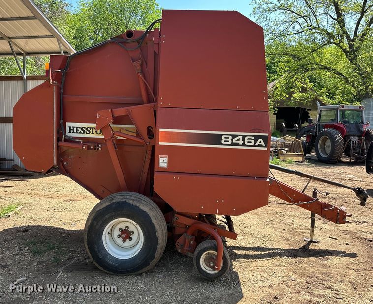 image for item NR9866 Hesston 846A round baler