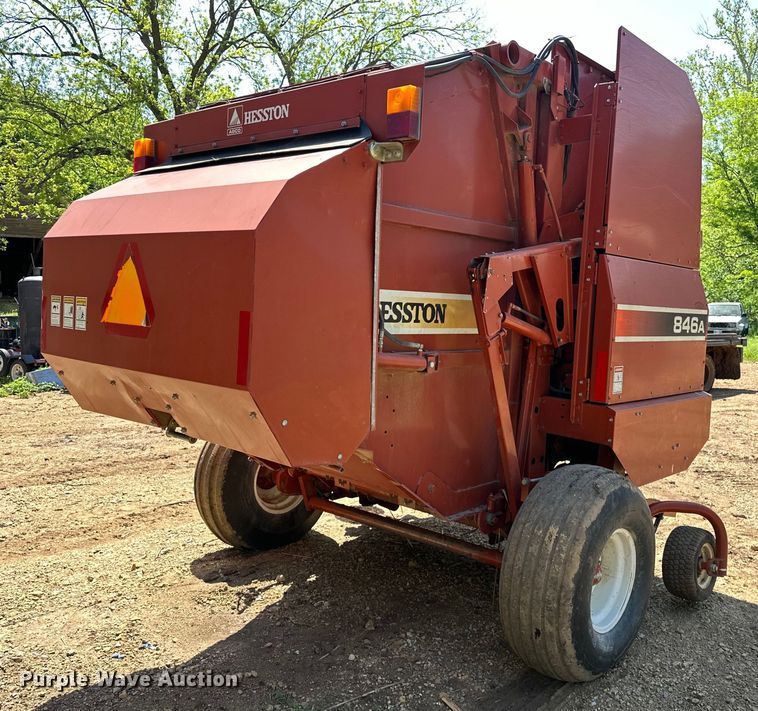 image for item NR9866 Hesston 846A round baler