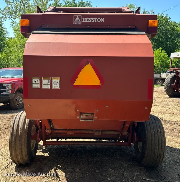 image for item NR9866 Hesston 846A round baler