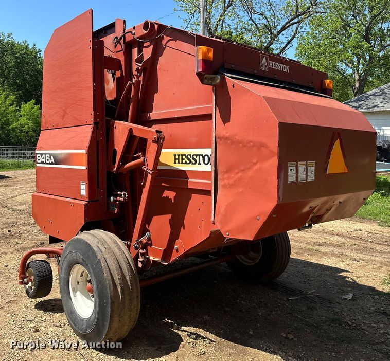 image for item NR9866 Hesston 846A round baler