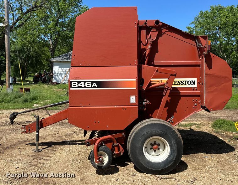image for item NR9866 Hesston 846A round baler