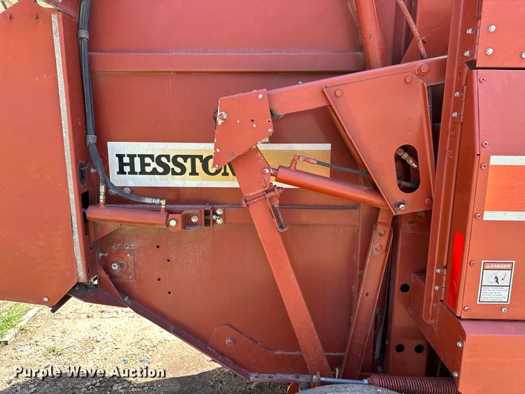 image for item NR9866 Hesston 846A round baler