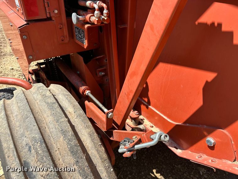 image for item NR9866 Hesston 846A round baler