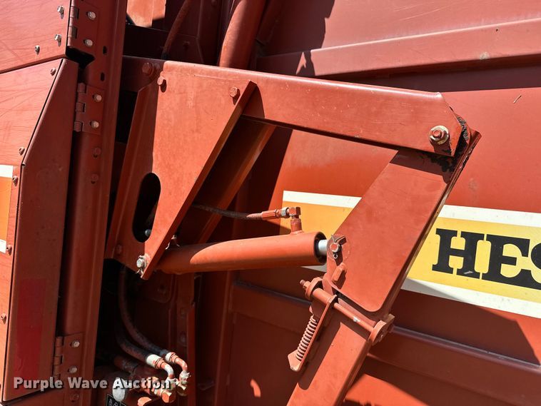 image for item NR9866 Hesston 846A round baler