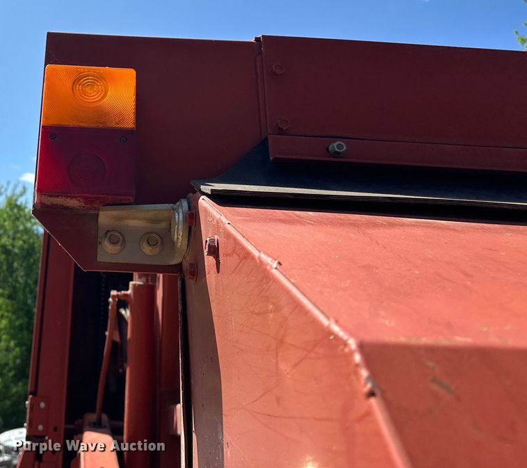 image for item NR9866 Hesston 846A round baler