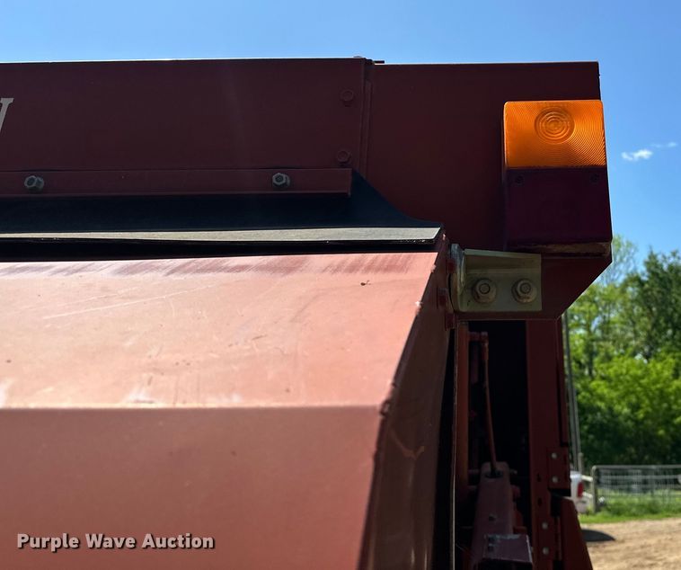 image for item NR9866 Hesston 846A round baler