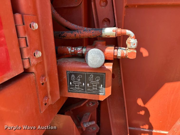 image for item NR9866 Hesston 846A round baler