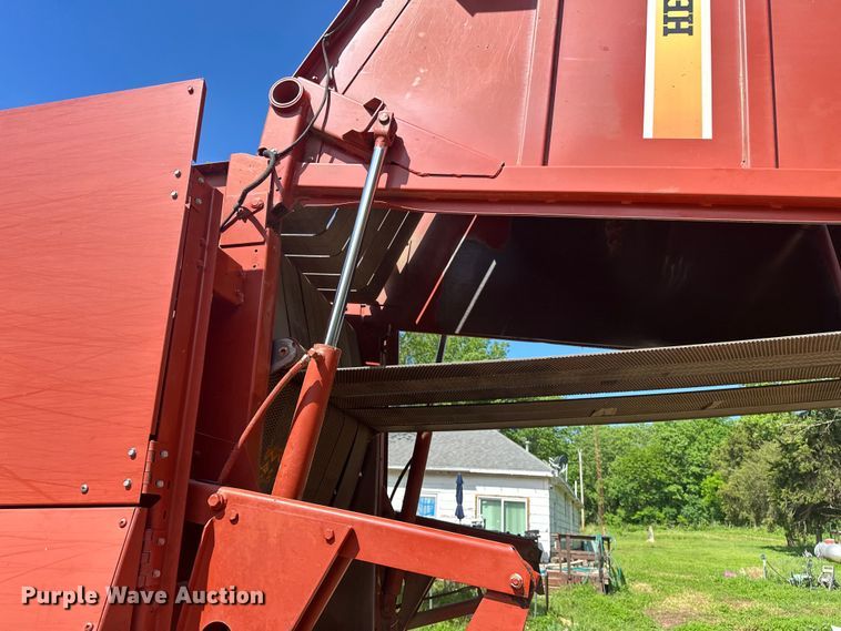 image for item NR9866 Hesston 846A round baler