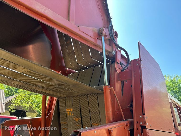 image for item NR9866 Hesston 846A round baler