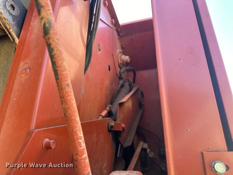 image for item NR9866 Hesston 846A round baler