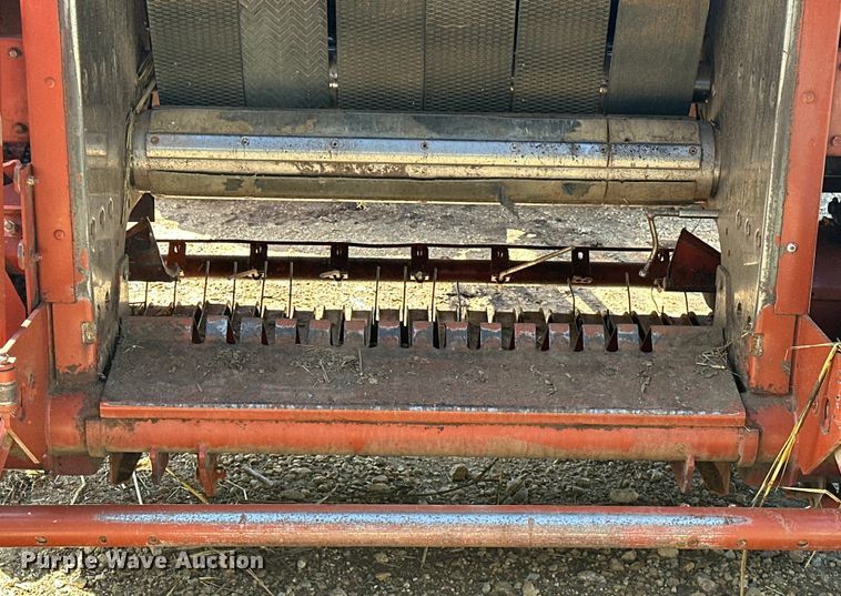 image for item NR9866 Hesston 846A round baler