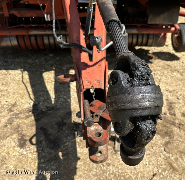 image for item NR9866 Hesston 846A round baler