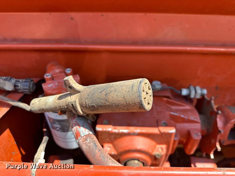 image for item NR9866 Hesston 846A round baler