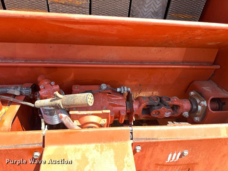 image for item NR9866 Hesston 846A round baler