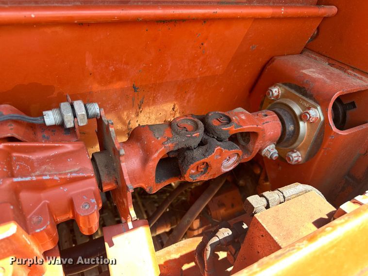 image for item NR9866 Hesston 846A round baler