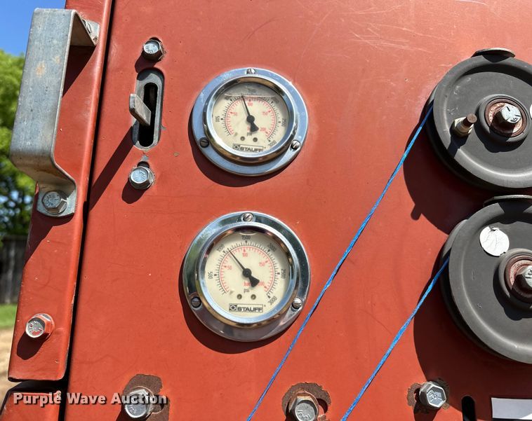 image for item NR9866 Hesston 846A round baler