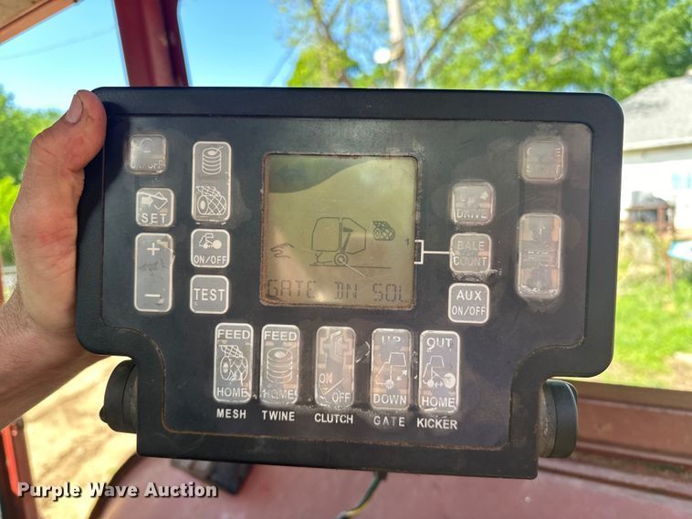 image for item NR9866 Hesston 846A round baler