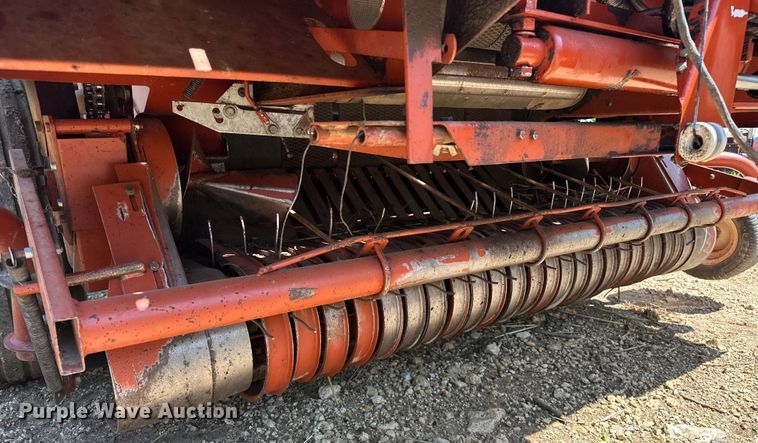 image for item NR9866 Hesston 846A round baler