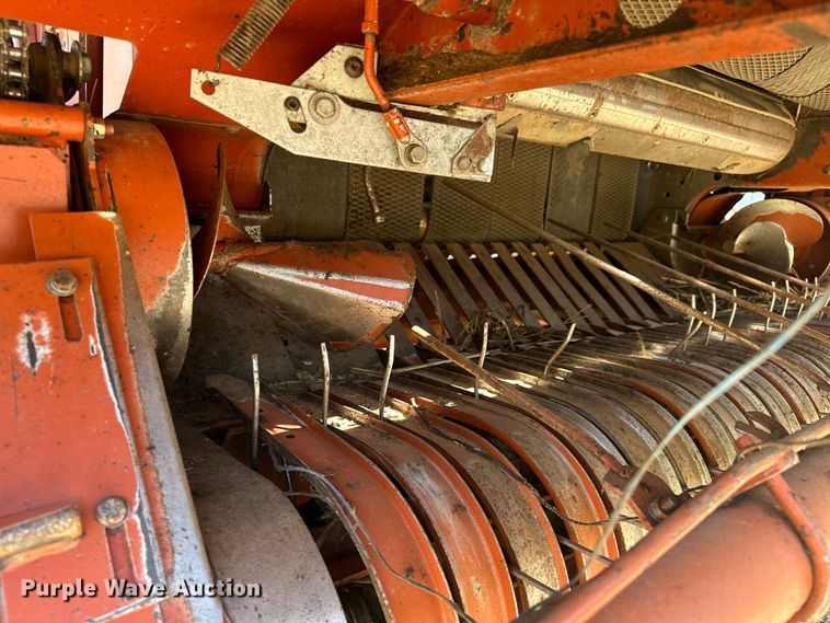 image for item NR9866 Hesston 846A round baler