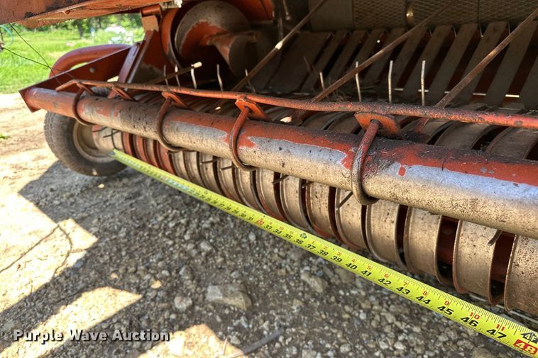 image for item NR9866 Hesston 846A round baler