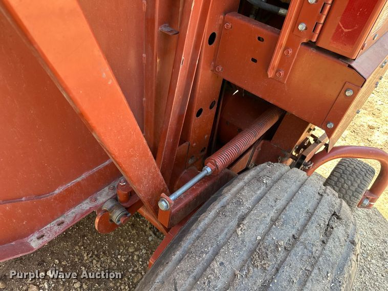 image for item NR9866 Hesston 846A round baler